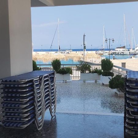 Hotel Blue Sea Тирос Экстерьер фото