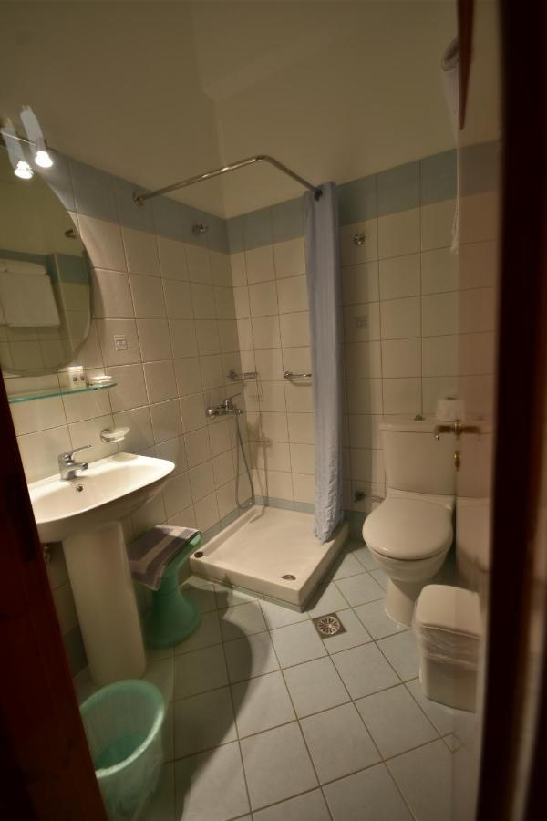 Hotel Blue Sea Тирос Экстерьер фото