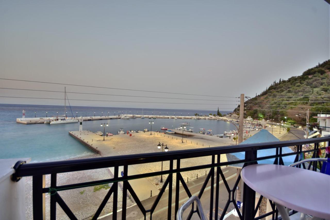 Hotel Blue Sea Тирос Экстерьер фото