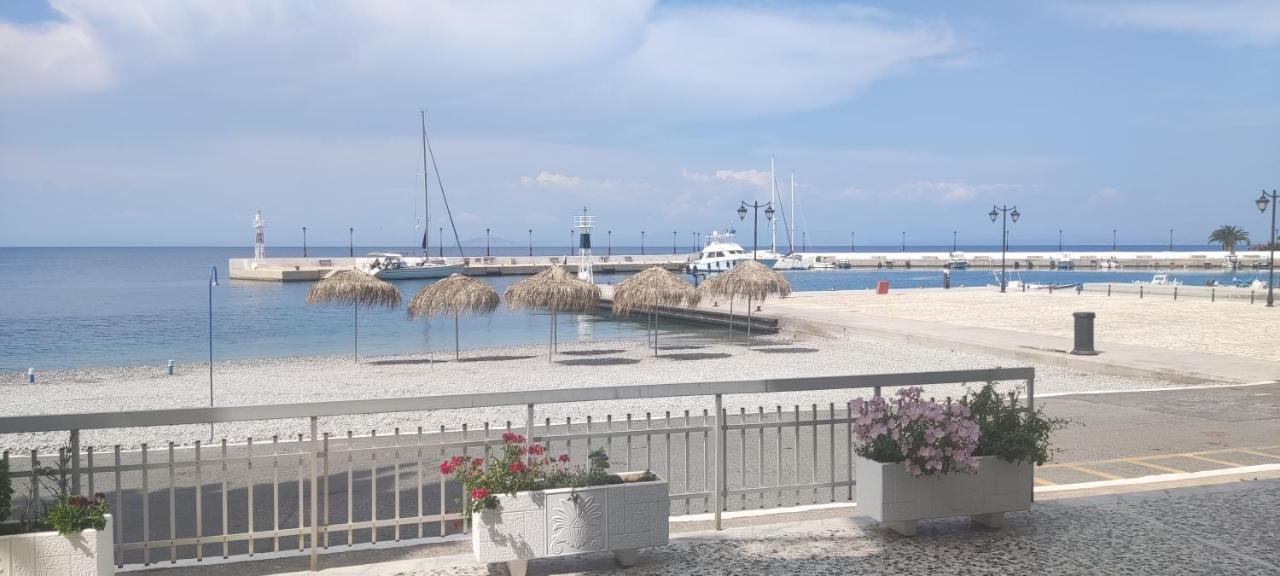 Hotel Blue Sea Тирос Экстерьер фото