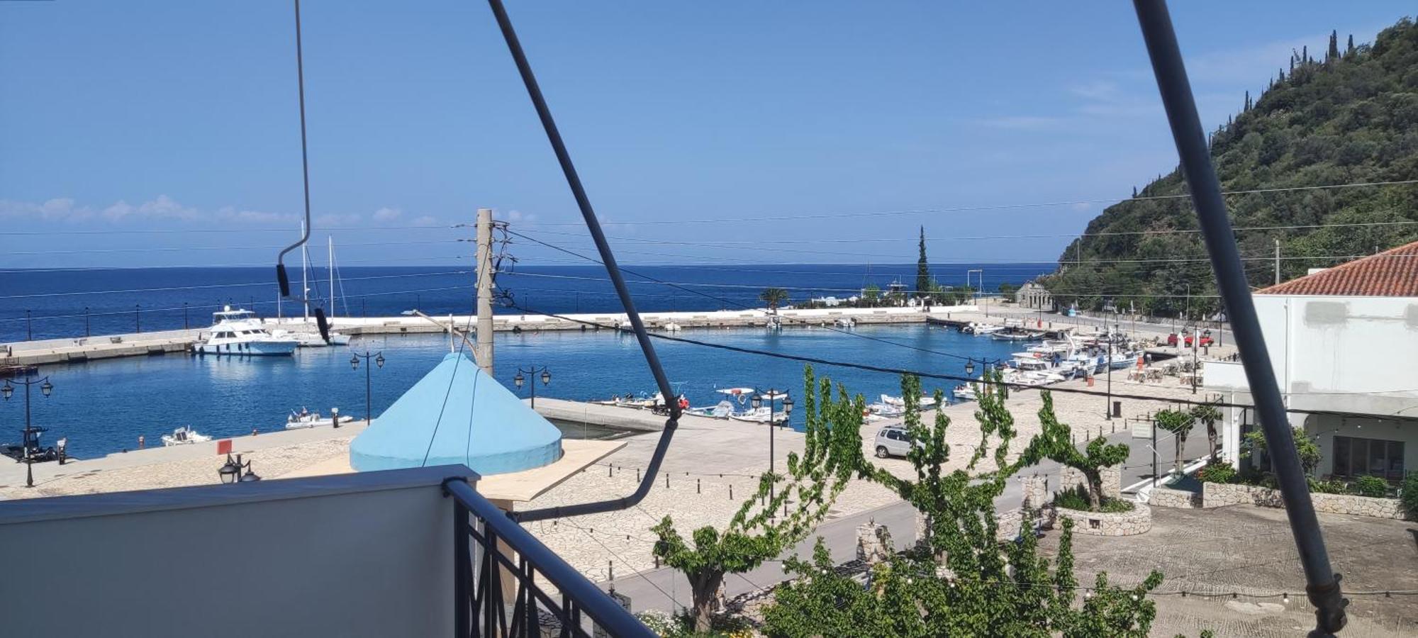 Hotel Blue Sea Тирос Номер фото