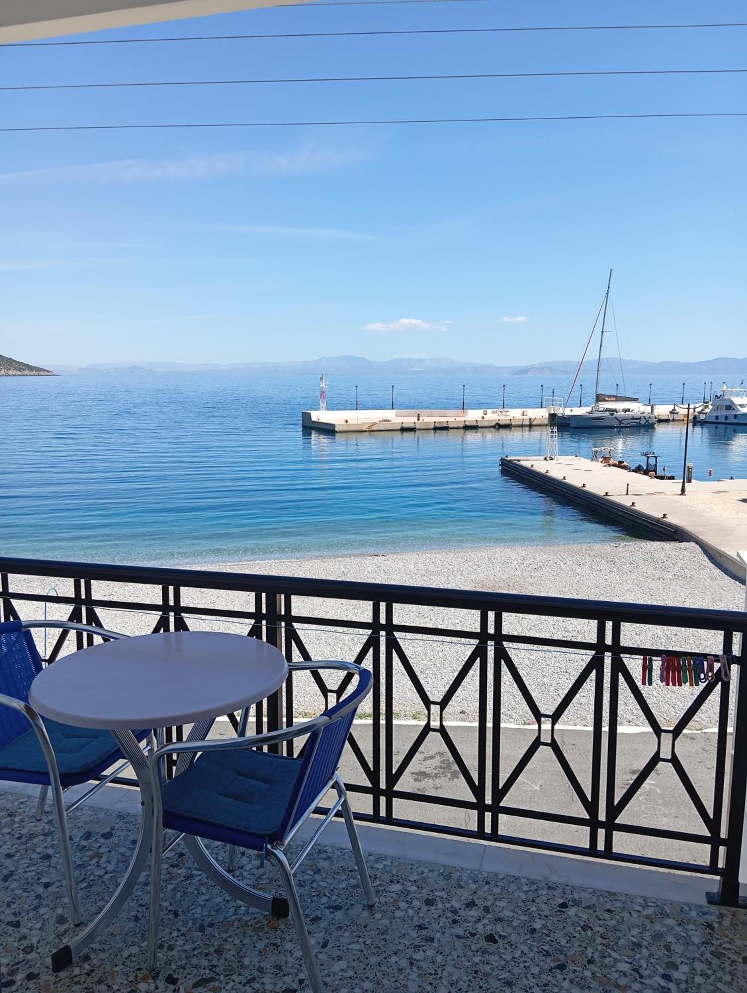 Hotel Blue Sea Тирос Номер фото